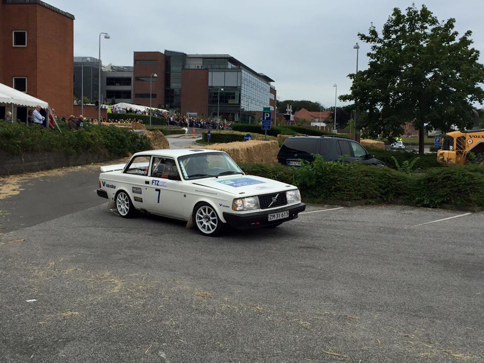 Heino Mejer runder et hjørne i Automania Mini Rally 2015
(Foto: Tom Lindstrøm)